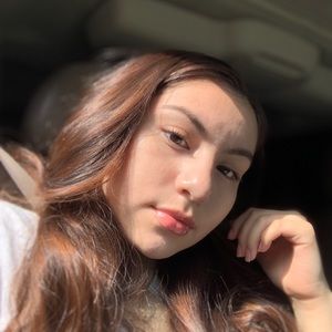 Meet your Posher, Daniela